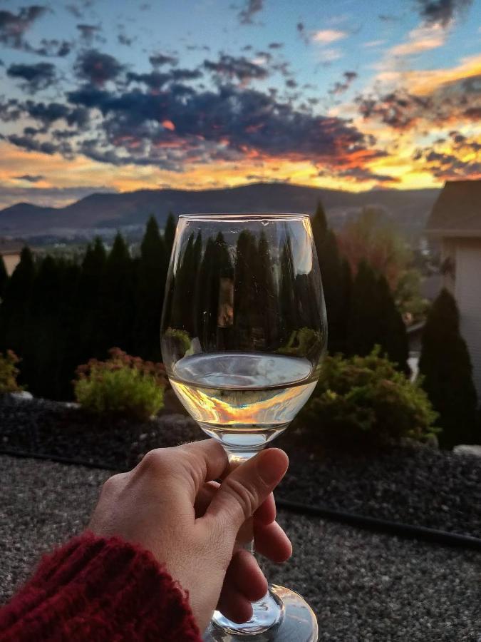Adela'S Bed And Breakfast West Kelowna Ngoại thất bức ảnh