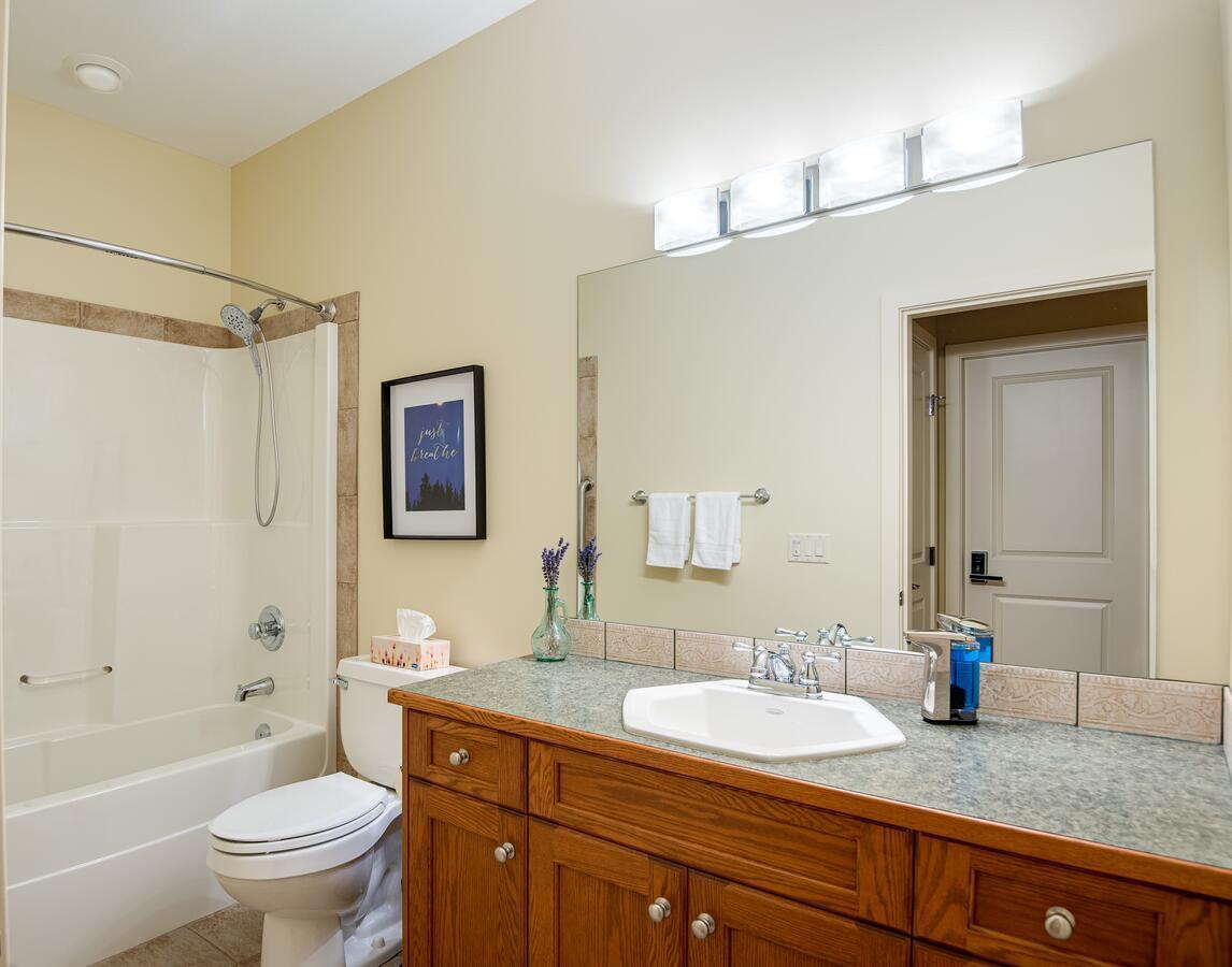 Adela'S Bed And Breakfast West Kelowna Ngoại thất bức ảnh